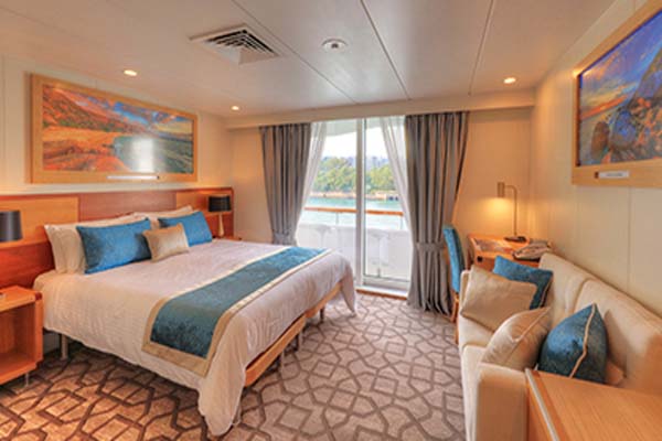 CORAL DISCOVERER Bridge deck balcony stateroom cabin