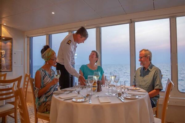 CORAL DISCOVERER dining