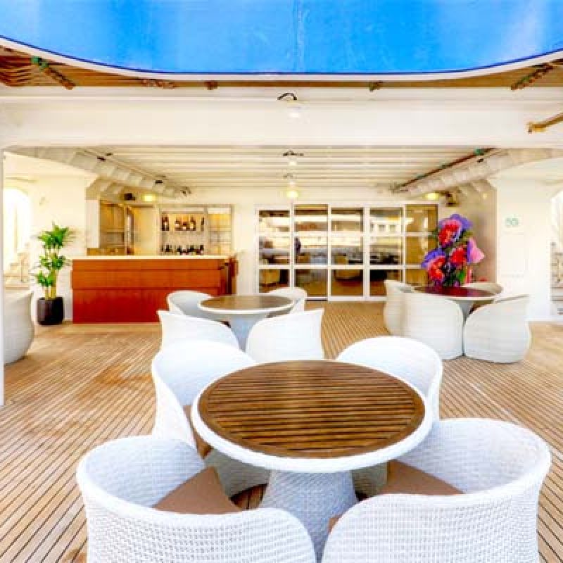 CORAL DISCOVERER outer deck lounge bar