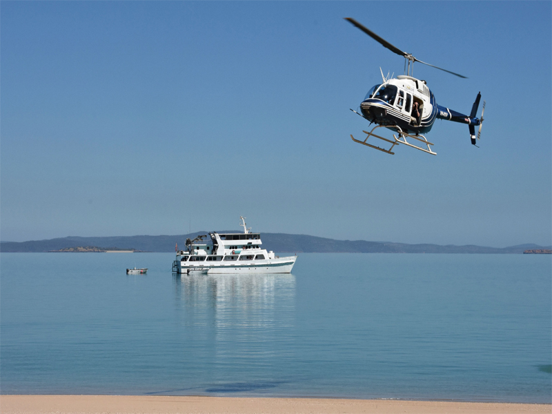 ECO ABROLHOS boat and helicopter