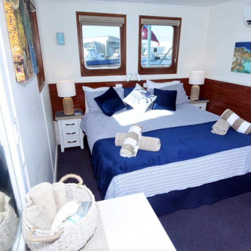 TOP DECK KING BED DELUXE Eco Abrolhos