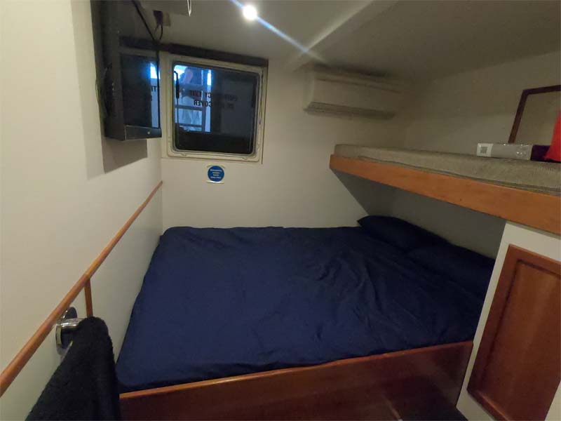 TWO SEAS queen cabin with single bunk