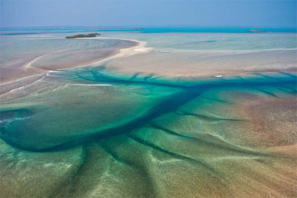 MONTGOMERY REEF Scenic flight tours