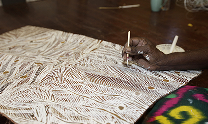 artist-at-work-yirrkala artist-at-work-yirrkala