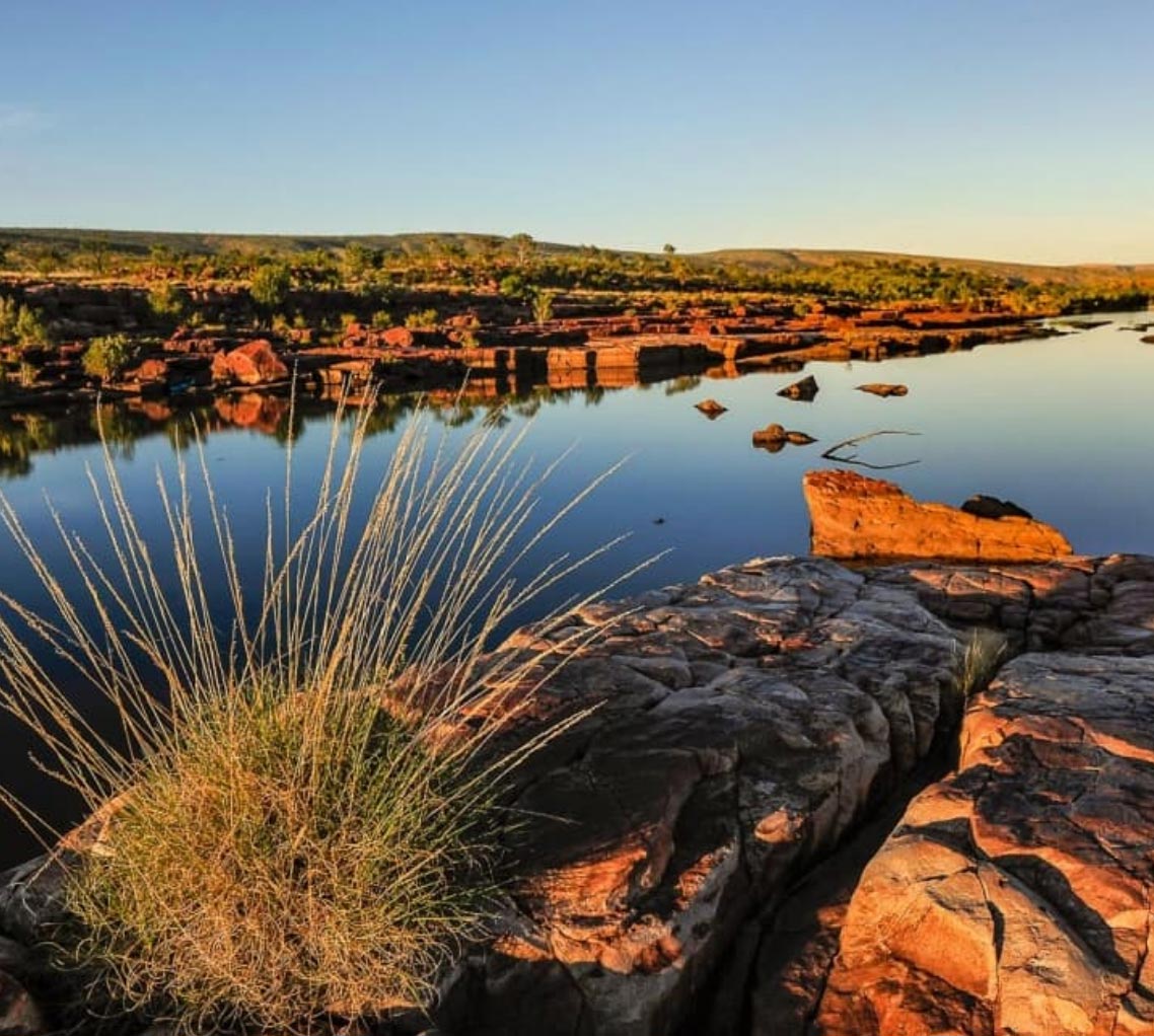 KIMBERLEY-CAPE-LEVEQUE-red-rocks-water