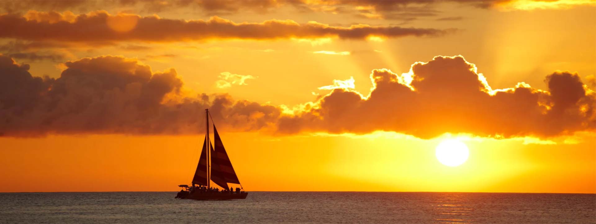 BALLENA-sunset-glow-water-side-profile-Broome