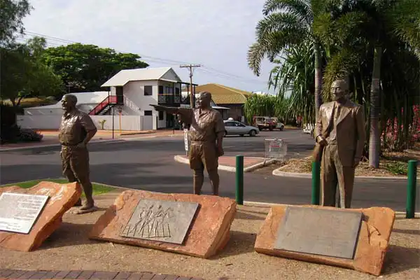 BROOME-TOURS-statues