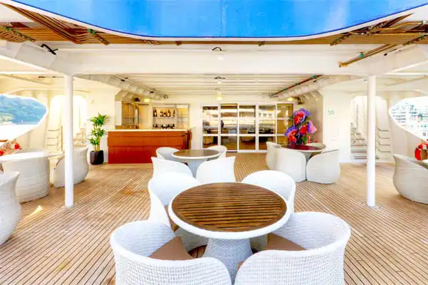 CORAL-DISCOVERER-outer-deck-lounge-bar