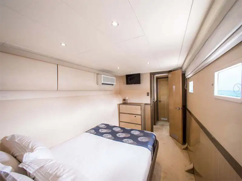 DELUXE-QUEEN-Montebello-Cabin-Ocean-Dream