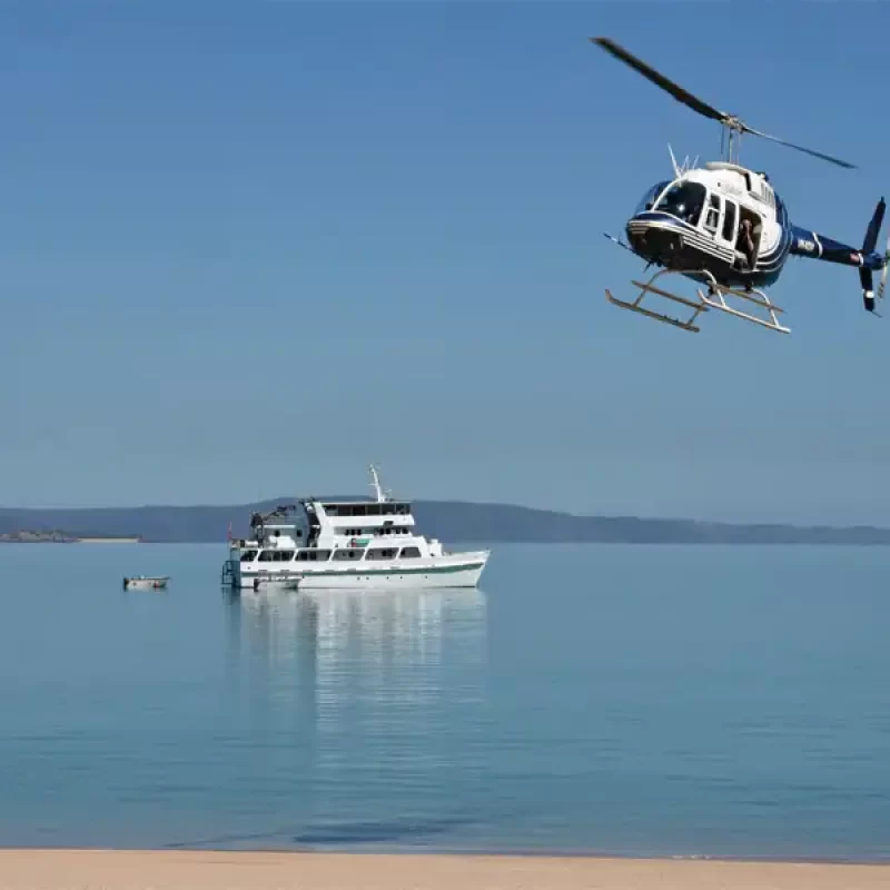 ECO-ABROLHOS-boat-and-helicopter