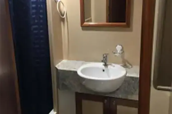 LADY-M-Ensuite-shower