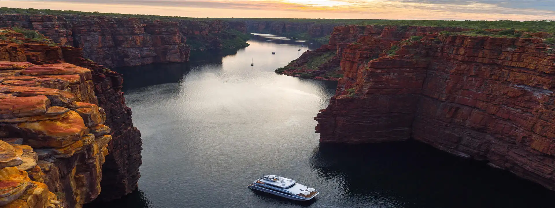 LE-LAPEROUSE-PRICES-slider LE-LAPEROUSE-PRICES-slider