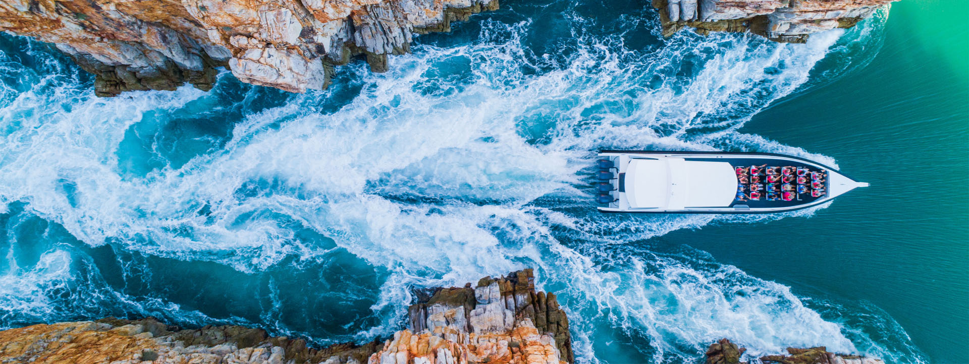 HORIZONTAL-FALLS-FLIGHTS-boat-going-through-gap-image