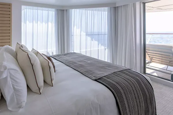 LE-JACQUES-CARTIER-Owner's-Suite