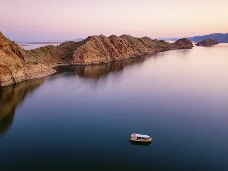 LAKE- ARGYLE- SUNSET- MAGIC- TOUR -CRUISE-image-above