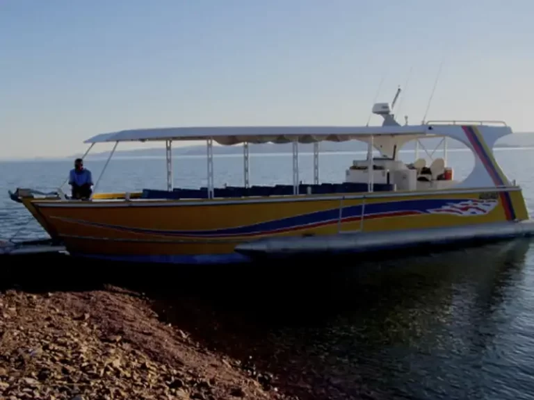 LAKE- ARGYLE- SUNSET- MAGIC- TOUR -CRUISE-image-boat-close