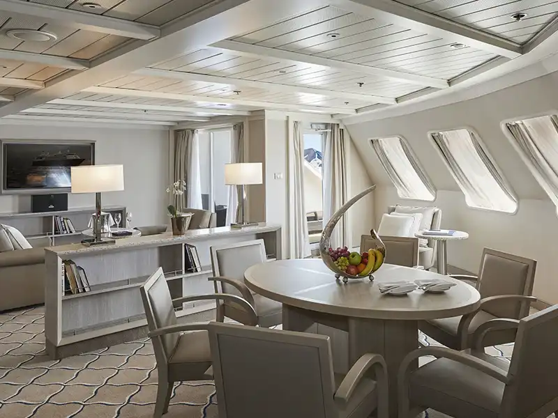 SILVER-CLOUD-cabins-grand-suite