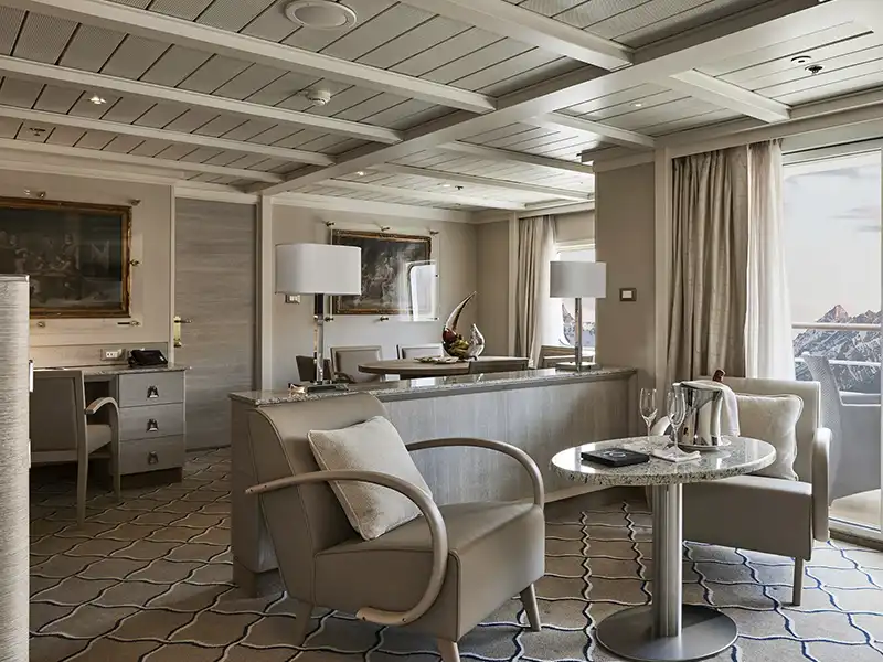 SILVER-CLOUD-cabins-owners-suite