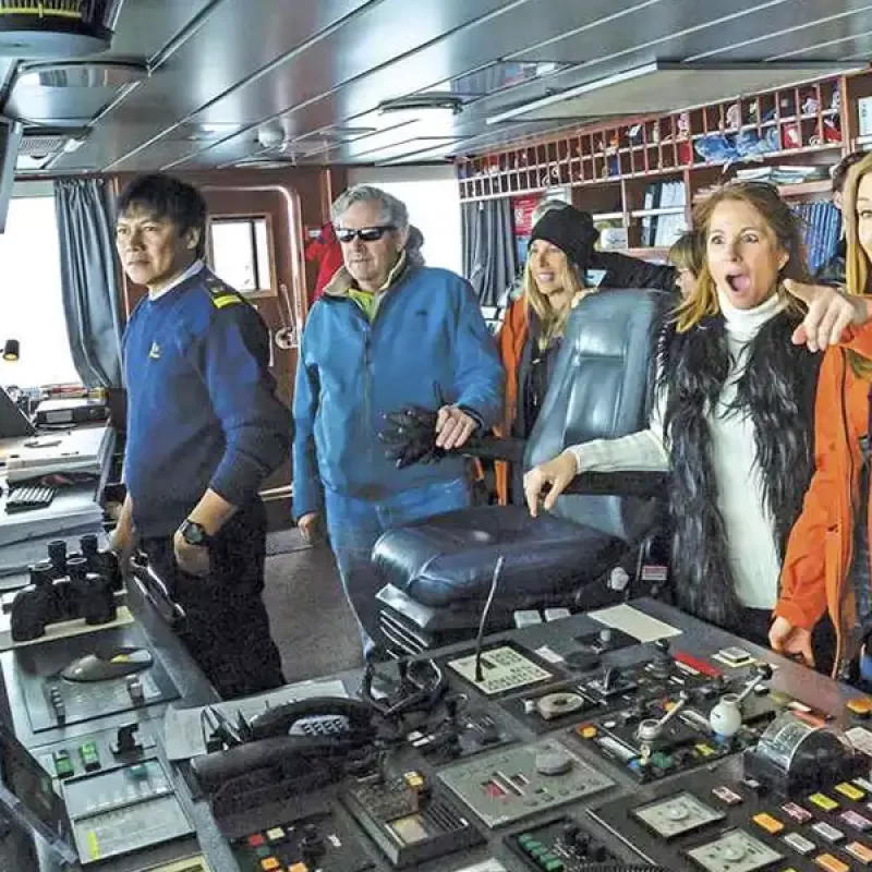 NATIONAL-GEOGRAPHIC-lindblad-expeditions-ship-dates-image