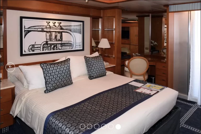 PACIFIC EXPLORER Penthouse bed bathroom view