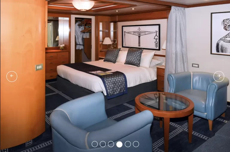 PACIFIC EXPLORER Penthouse bed lounge