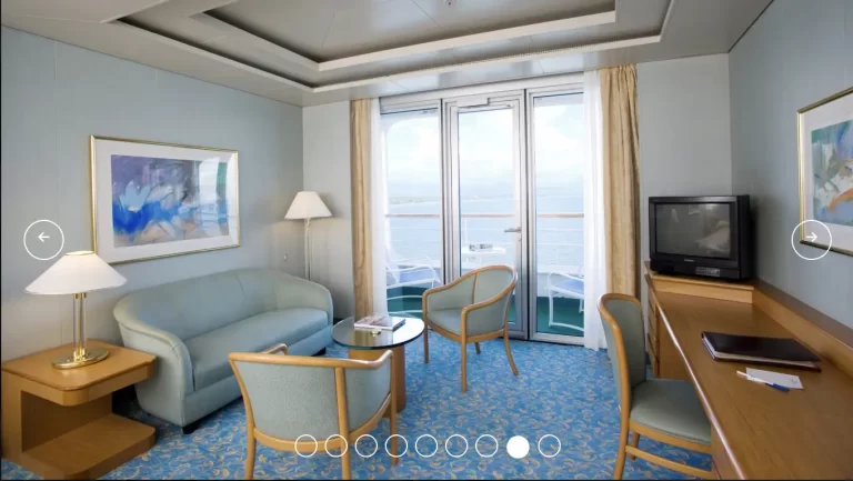PACIFIC EXPLORER mini suite desk balcony bar