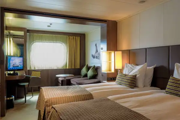 HERITAGE ADVENTURER Deck 5 Superior cabin