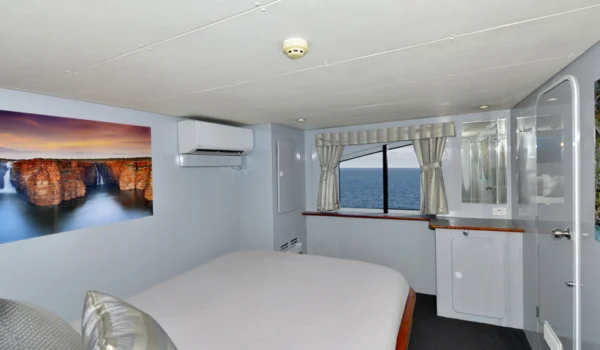 KIMBERLEY-QUEST-flybridge-cabin-image-final