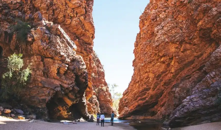 Ghan-OTE-Simpsons-Gap-Alice-Springs-People-walking-through-gap