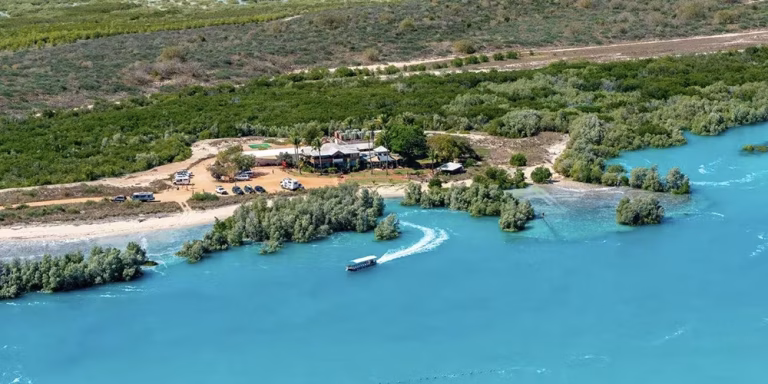WILLIE CREEK GETAWAY BARRACK SHACK leaving pearl farm boat