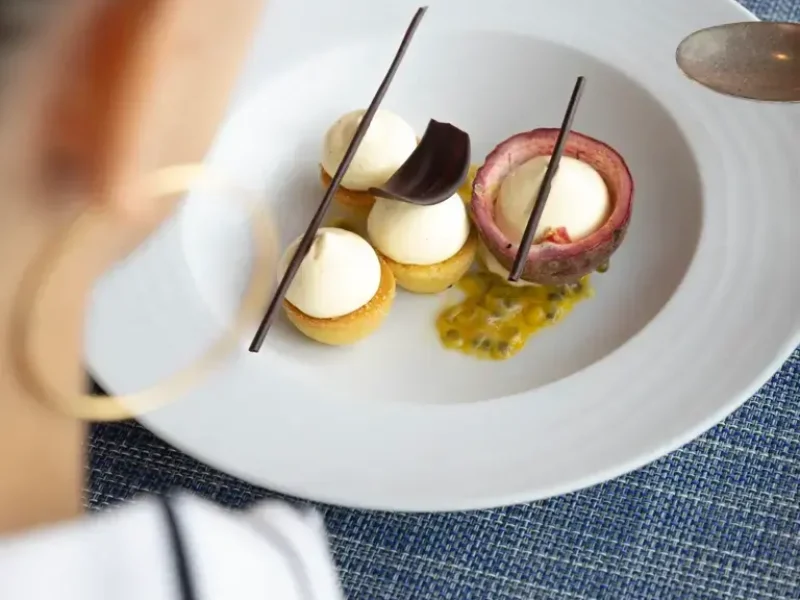Laperouse_asie_-PONANT-Le Jacques Cartier-French dining-Julien-Fabro