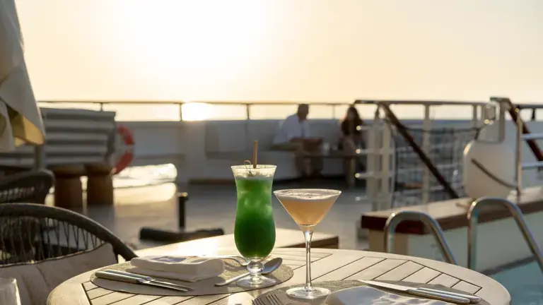 Le Nemo Grill restaurant bar-PONANT Le Jaques Cartier