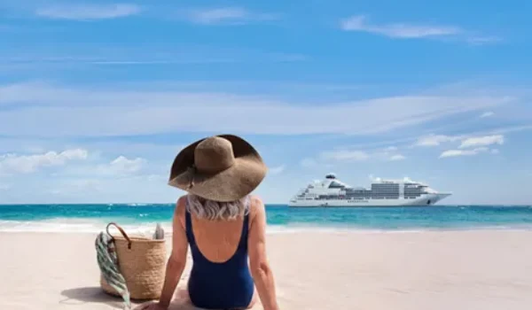 Seabourn Pursuit kimberley-luxury cruise-Woman-on the sand