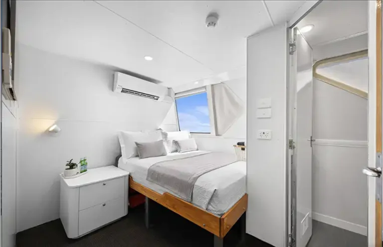 DIVERSITY II Flybridge bed side view